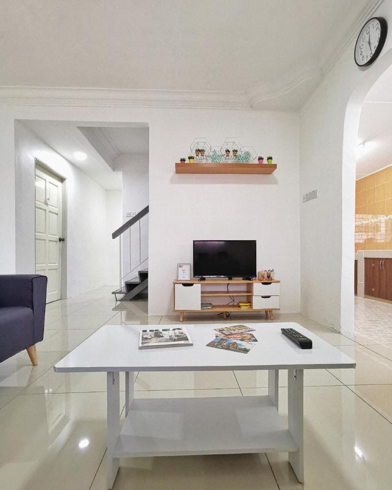 **NEW YEAR PROMO** White HomeStay [ENTIRE UNIT] Vacation rental in Pahang, Malaysia
