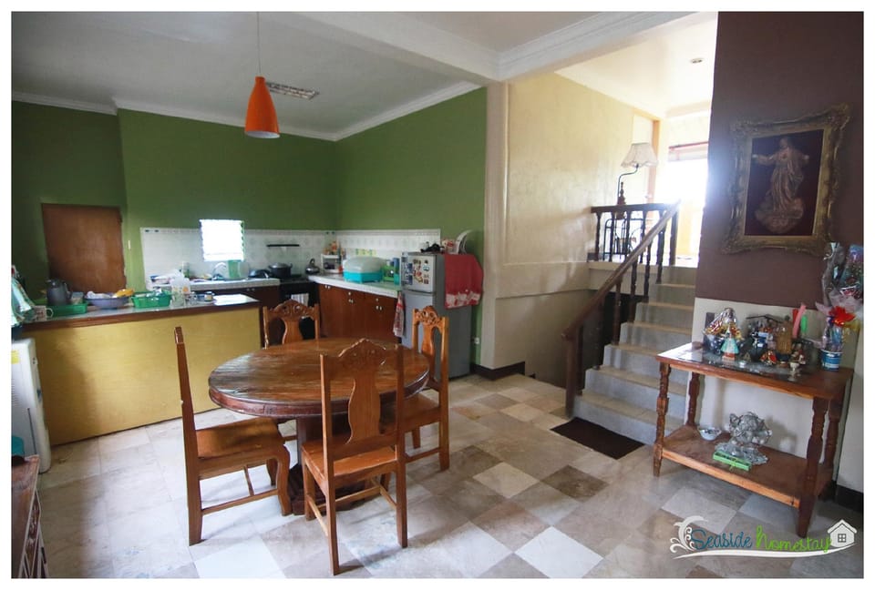 Seaside Homestay CL Apartment in Central Visayas
