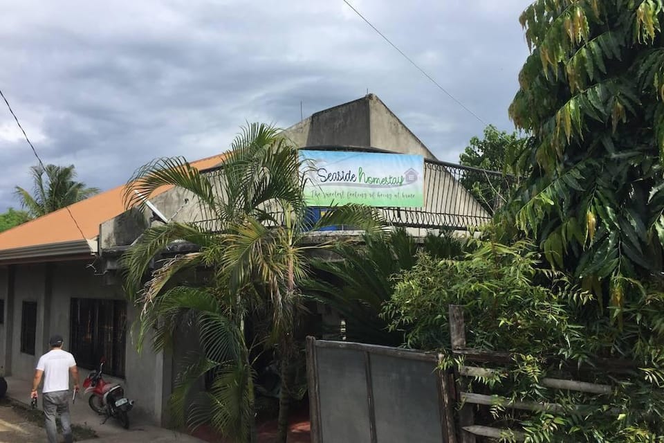 Seaside Homestay CL Apartment in Central Visayas