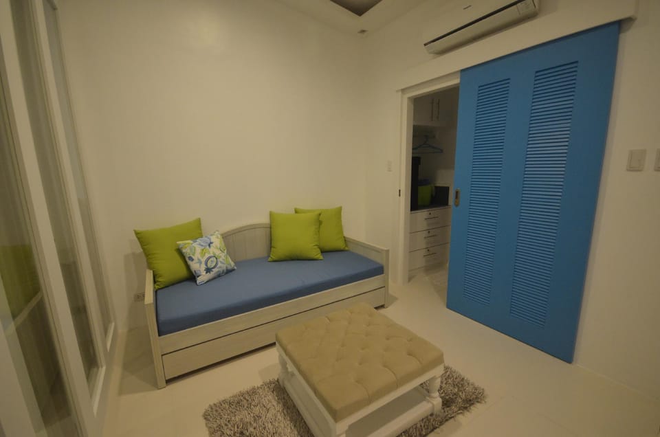 Chic 1BR @ Pico de Loro Apartment in Nasugbu