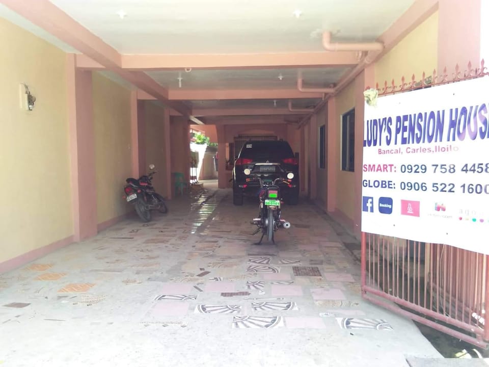 Ludy's Pension House Gateway to Islas de Gigantes Vacation rental in Central Visayas