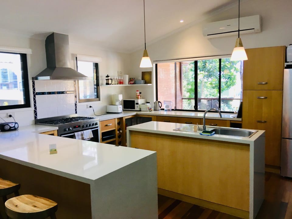 NEW! North Byron Balinese Surf delight w Pool Vacation rental in New South Wales