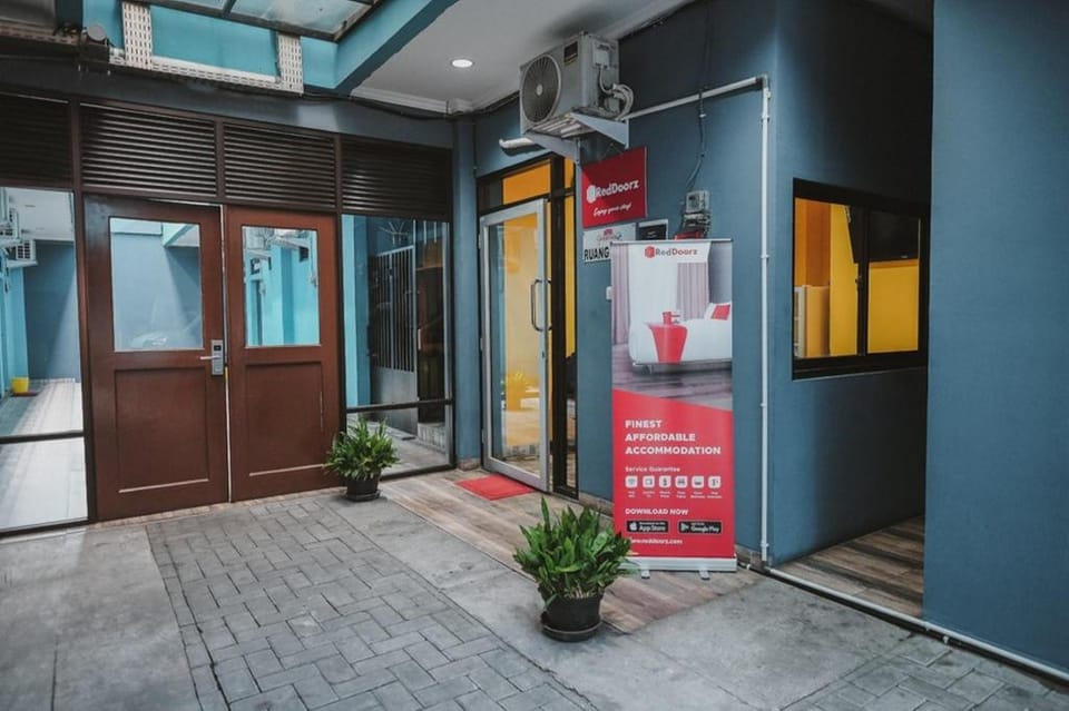 RedDoorz near RSUD Koja Bed and Breakfast in Jakarta
