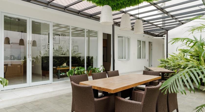 RedDoorz Plus near Exit Toll Puncak 2 Bed and Breakfast in West Java