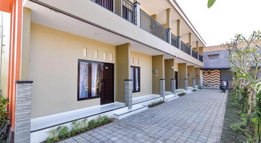 RedDoorz Plus near Jalan Imam Bonjol Denpasar Bed and Breakfast in Kuta