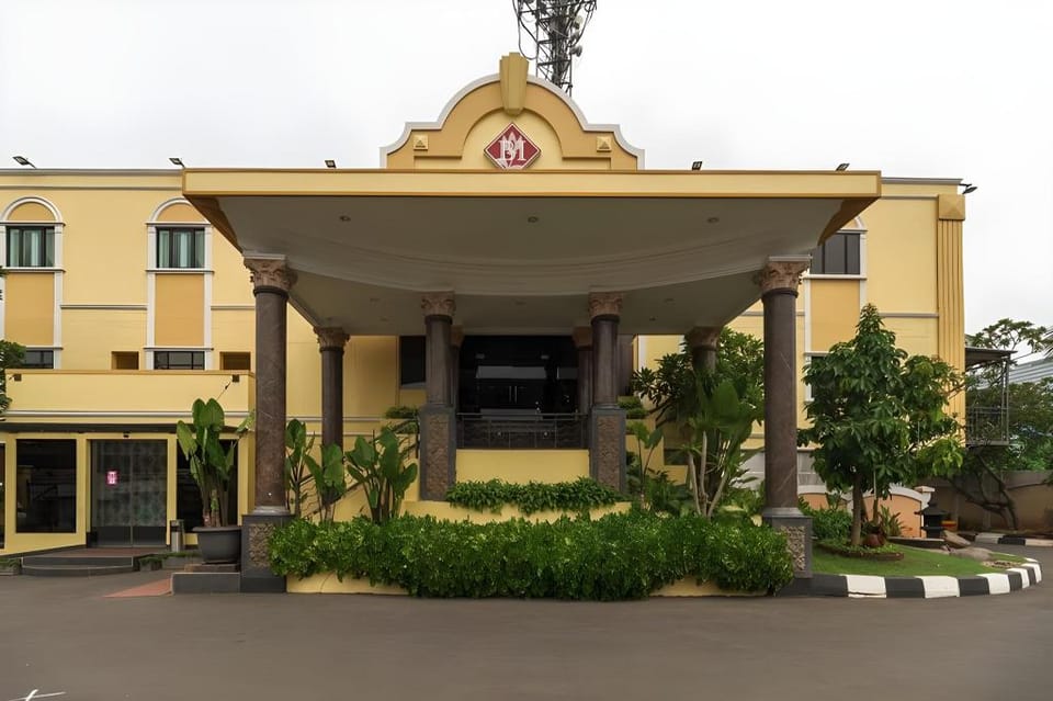 RedDoorz Plus near Dunia Fantasi Ancol Hotel in Jakarta
