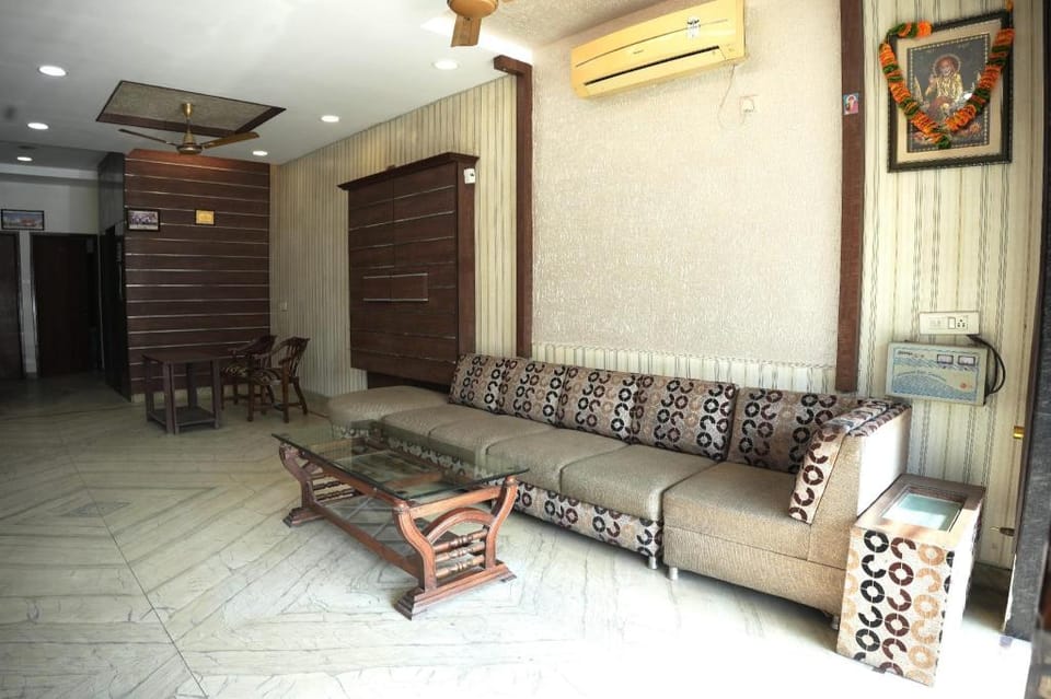 Hotel Holiday Comfort - Nearby Jallianwala Bagh Hotel in Punjab, India