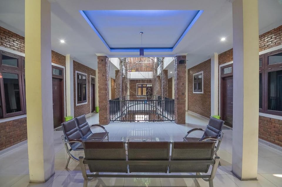 RedDoorz Plus near Cambridge City Square 2 Medan Bed and Breakfast in Indonesia