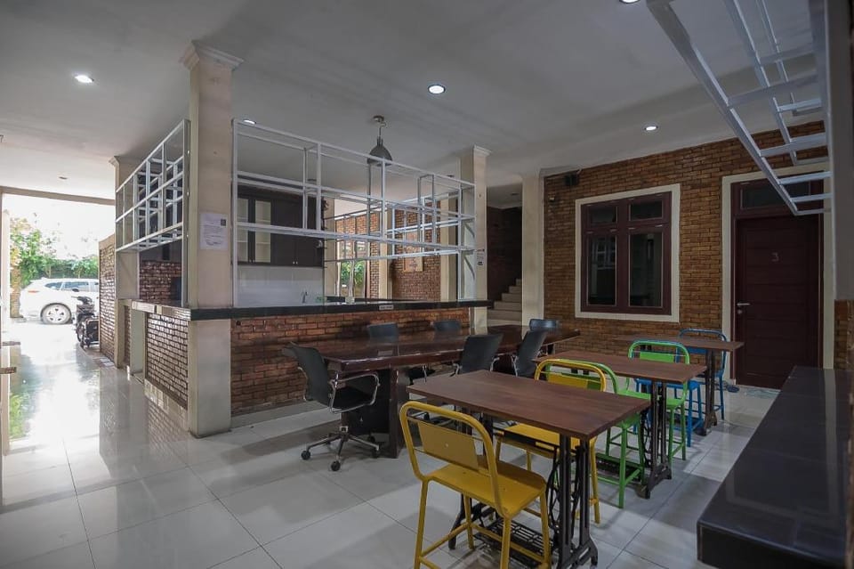 RedDoorz Plus near Cambridge City Square 2 Medan Bed and Breakfast in Indonesia