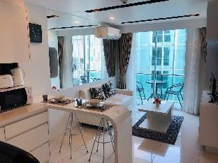 POOL VIEW 1 Bedroom in City Center Residence Apartment in Pattaya City