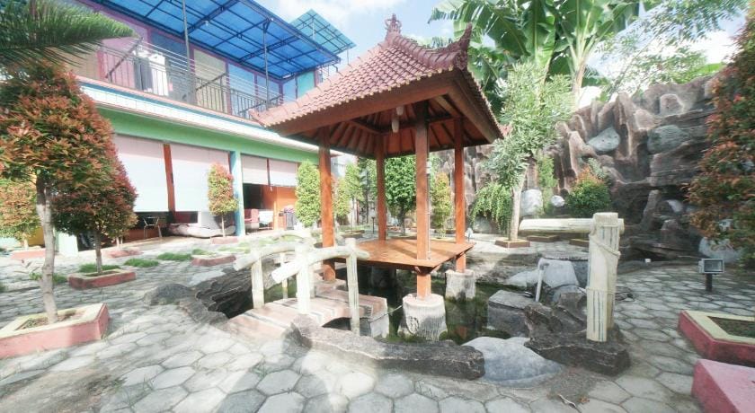 RedDoorz Syariah near Mall Roxy Banyuwangi 2 Bed and Breakfast in East Java