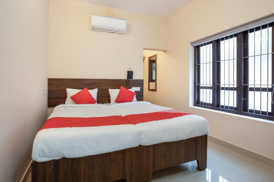 Capital O Hotel Royal Galaxy Finesse Near Phoenix Marketcity Hotel in Kozhikode