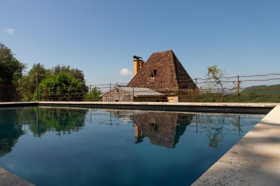 Tour Milou Vacation rental in Occitanie