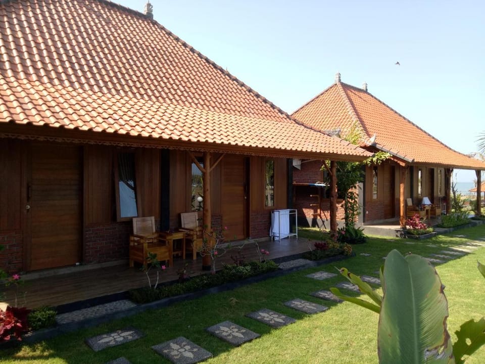 Emir Surfcamp Campground/ 
RV Resort in Bali