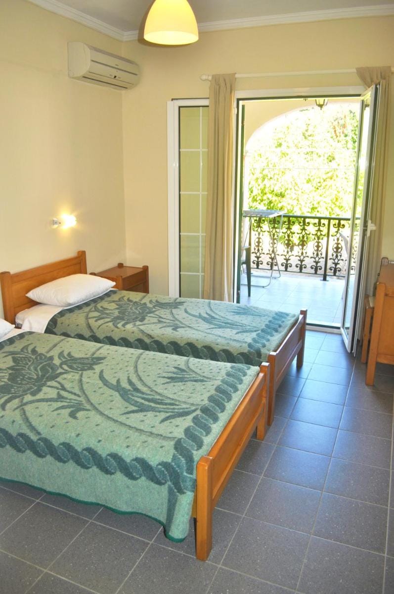 Holiday Apartment yannis on the beach of Agios Gordios in Corfu Apartment in Saint Gordios beach