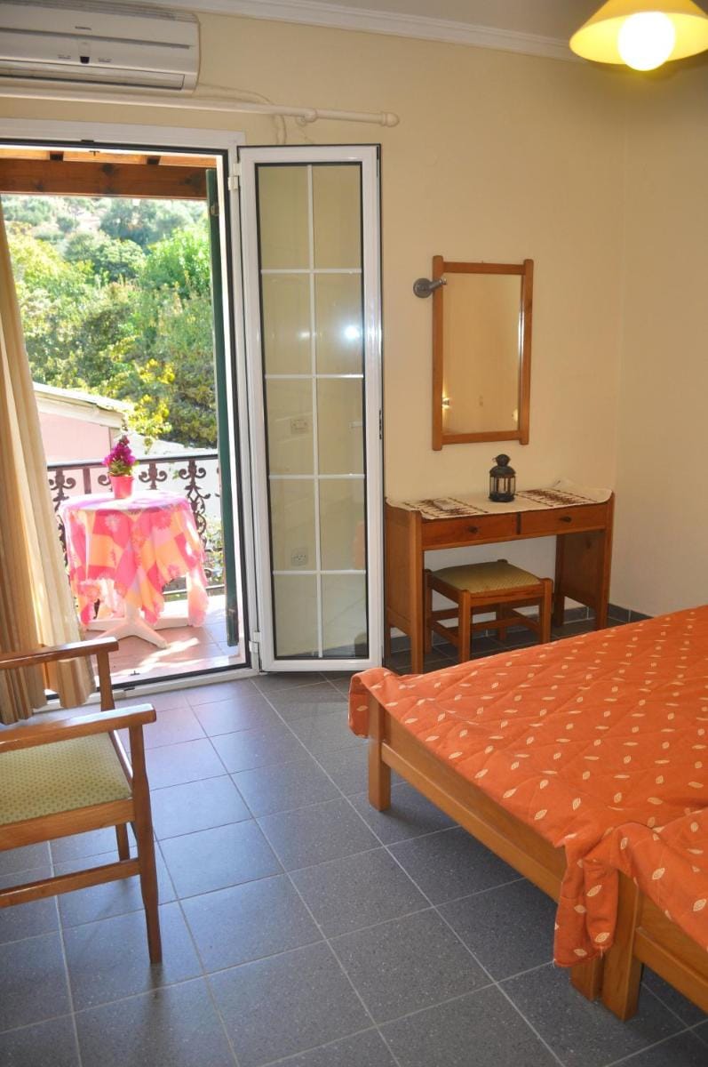 Holiday Studio Apartments yannis on the beach of Agios Gordios in Corfu Apartment in Corfu, Greece