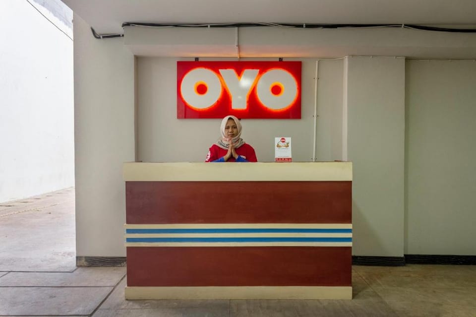 OYO 737 Kamar Keluarga Mahkota 8 Near Rs Bhayangkara Hotel in South Jakarta City
