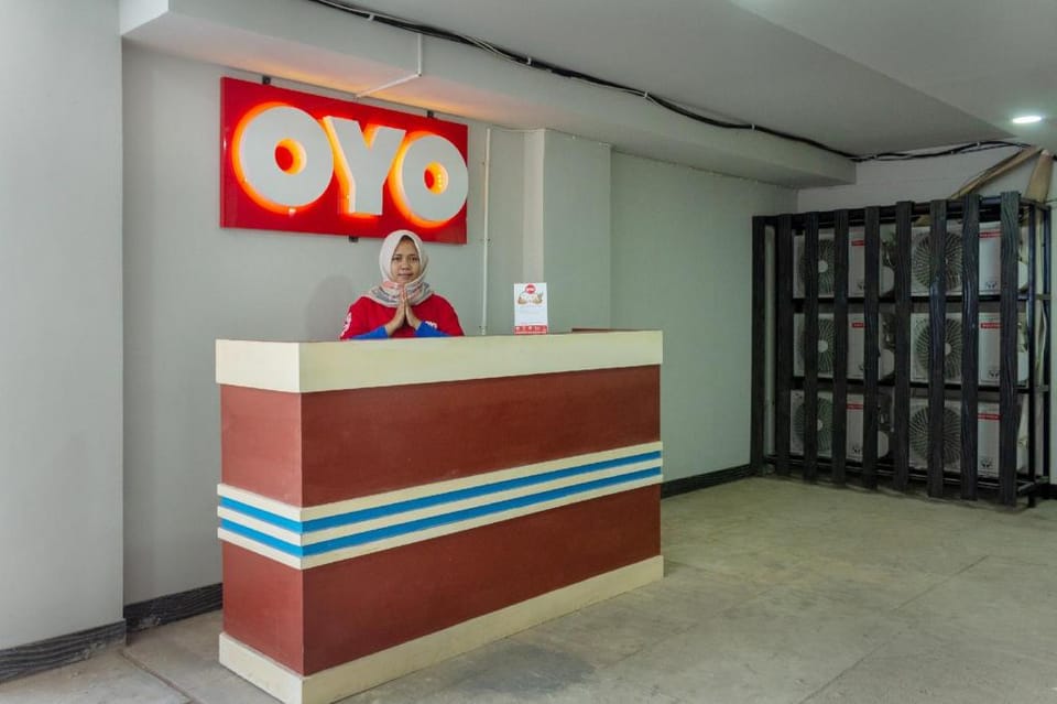 OYO 737 Kamar Keluarga Mahkota 8 Near Rs Bhayangkara Hotel in South Jakarta City
