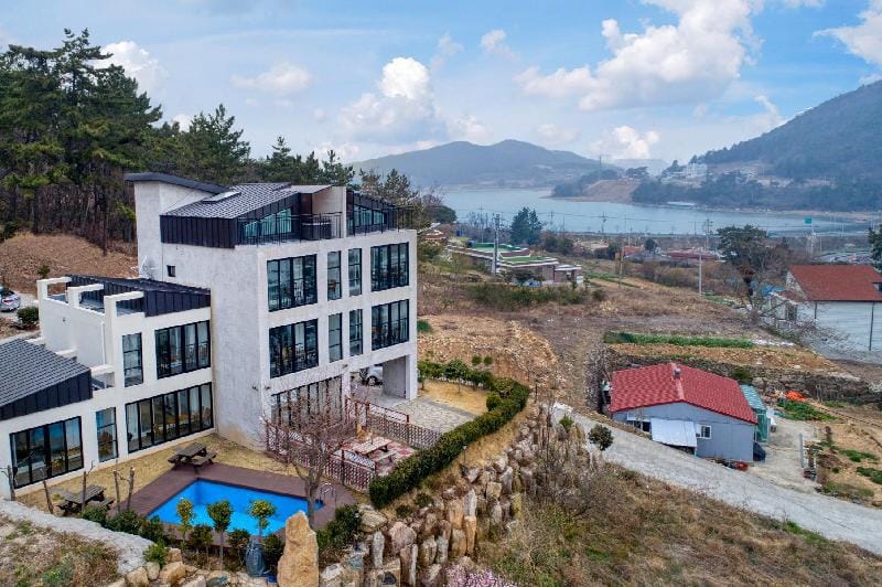 Yeosu Nochedelmar Spa Pension Bed and Breakfast in South Korea