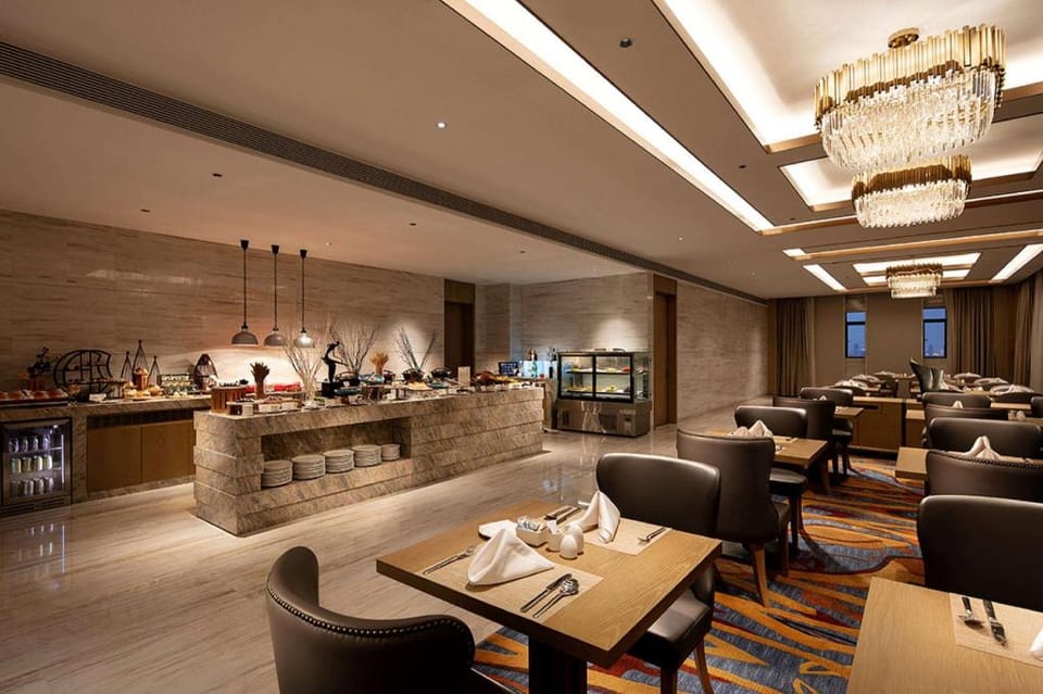 Howard Johnson Jimei Lake Plaza Xiamen Hotel in Xiamen