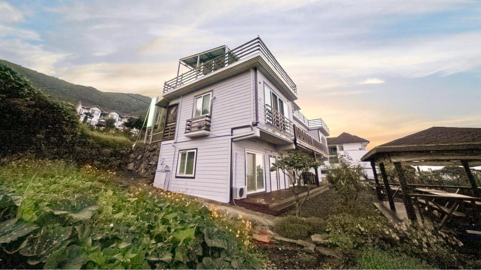 geoje mangyang pension Bed and Breakfast in South Korea