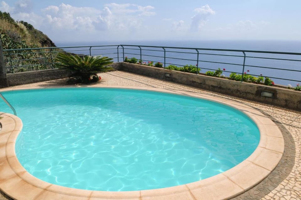 An uninterrupted 180 overlooking the Atlantic Ocean Vacation rental in Caniço