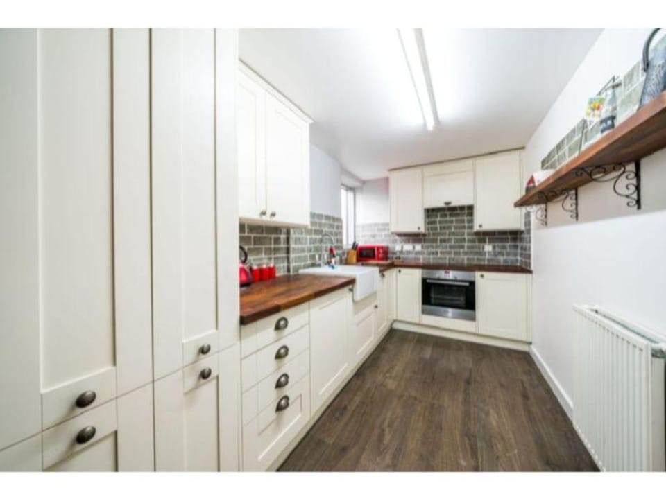 2 Bed Apartment, SHOREDITCH - SK Apartment in London Borough of Hackney