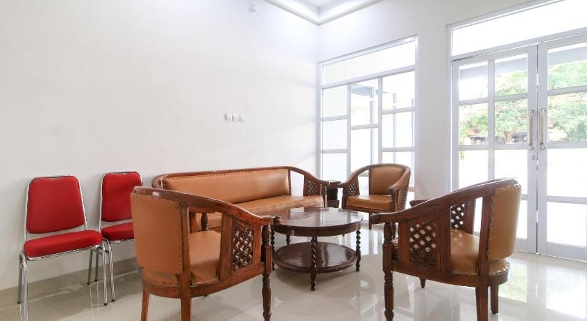 RedDoorz near Klaten Train Station Bed and Breakfast in Indonesia