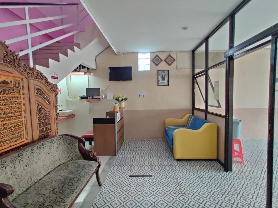 Ayuning Guest House Syariah Semarang Mitra RedDoorz Hotel in Indonesia