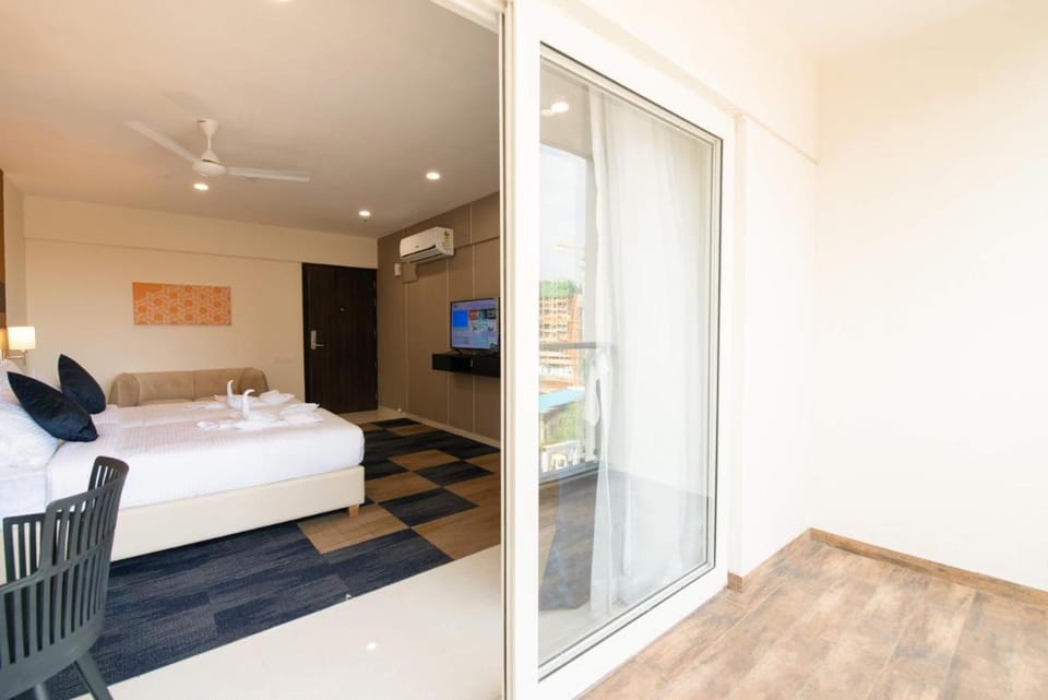 StayBird - B Suite, Business Hotel, Kharadi Bed and Breakfast in Pune