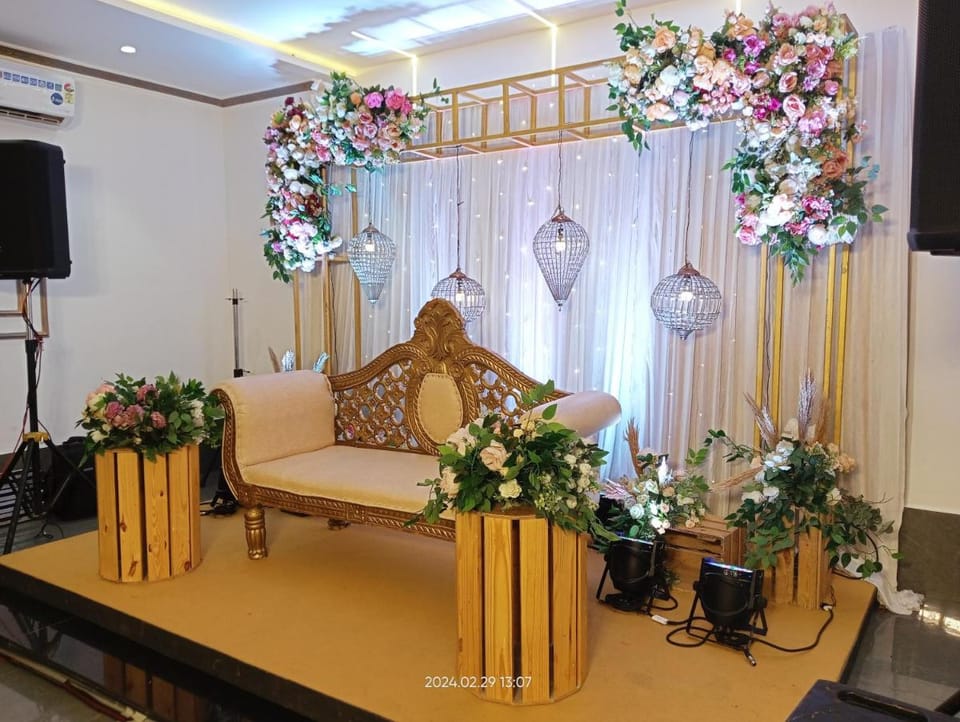 StayBird - B Suite, Business Hotel, Kharadi Bed and Breakfast in Pune