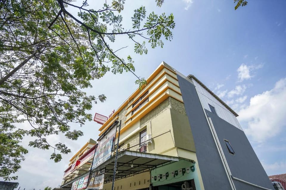 OYO Life 570 Pesona Asri Homestay Syariah Hotel in Indonesia