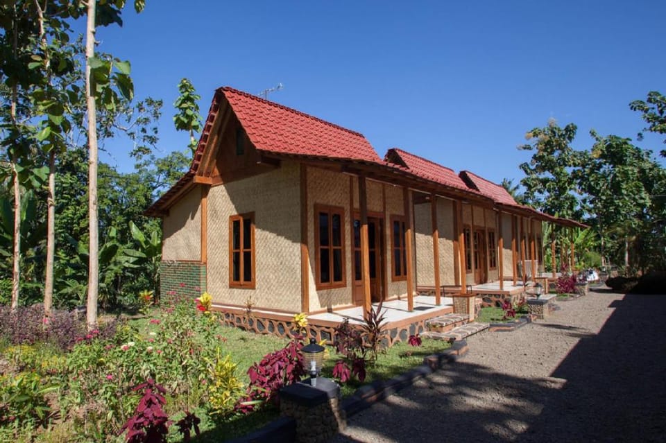 RedDoorz near Banyuwangi Kota Train Station Bed and Breakfast in East Java