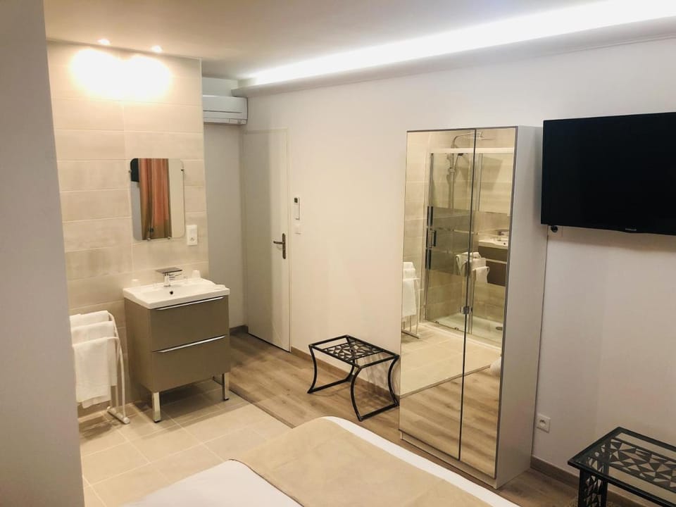 Pavillon Fani Vacation rental in Thiers