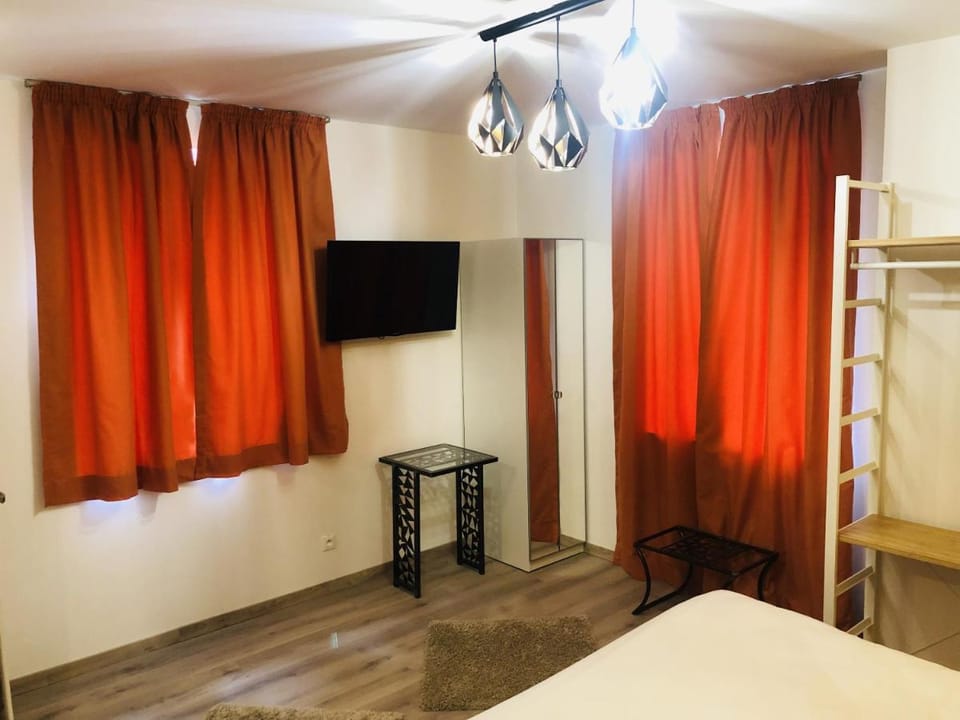 Pavillon Fani Vacation rental in Thiers