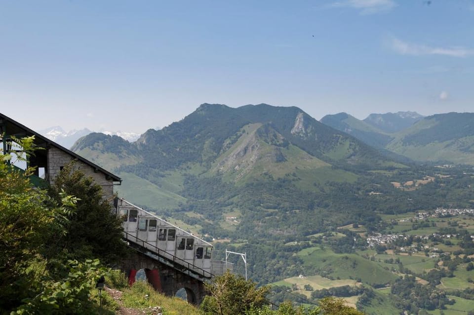 Appartement le Soleil 140 m2 climatisé parking privé proche Sanctuaires Apartment in Lourdes