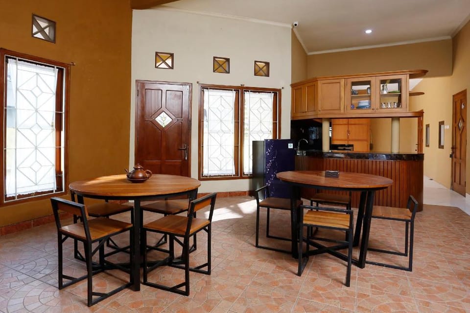 OYO 1072 Kampung Condro Wulan Guesthouse Hotel in Special Region of Yogyakarta