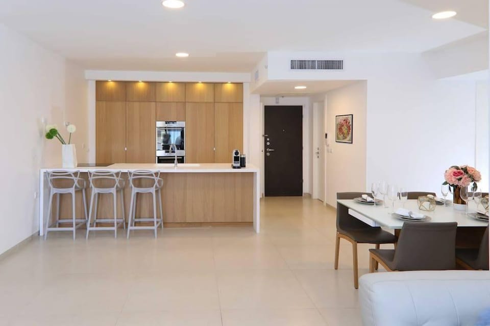 Luxury Three-Bedroom/Terrace Over Old City View Apartment in Jerusalem