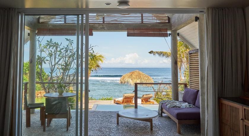 Purist Beach Villa in Nusapenida