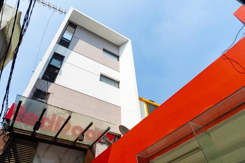 RedDoorz Plus @ Sawah Besar Bed and Breakfast in Jakarta