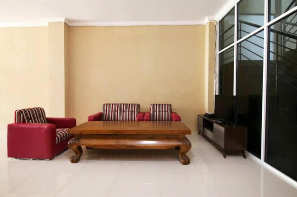 RedDoorz near Pakuwon Mall Solo Baru Hotel in Special Region of Yogyakarta