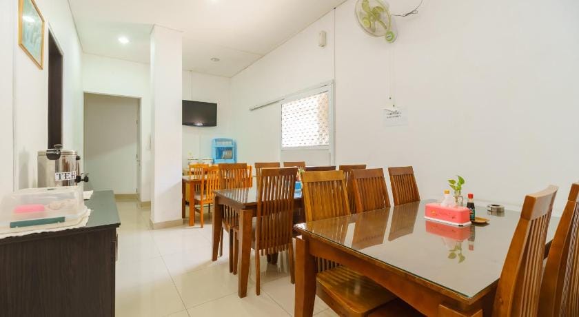 RedDoorz  Syariah near Jembatan Siti Nurbaya Padang Bed and Breakfast in Padang