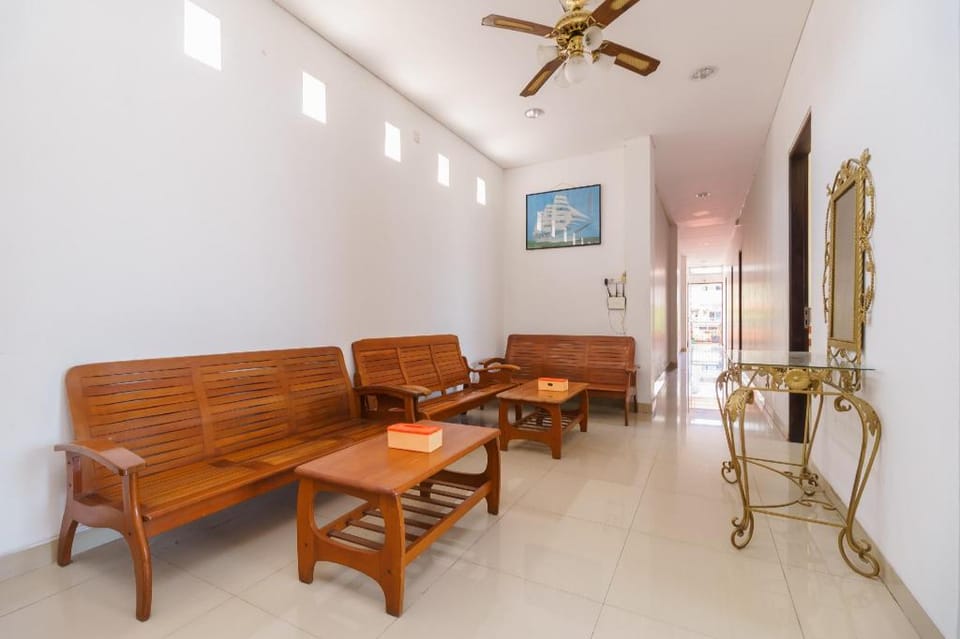 RedDoorz  Syariah near Jembatan Siti Nurbaya Padang Bed and Breakfast in Padang