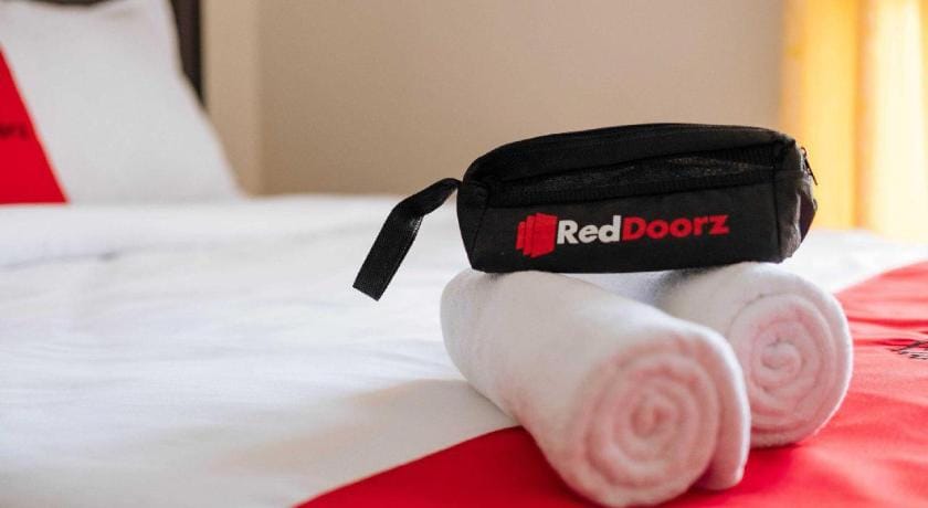 RedDoorz near Cipinang Indah Mall Bed and Breakfast in Jakarta