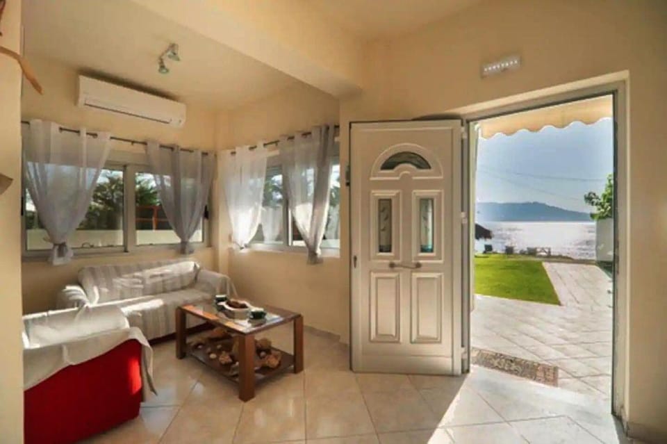 House just on the beach -included 2 canoe and 2 bicycles Vacation rental in Crete
