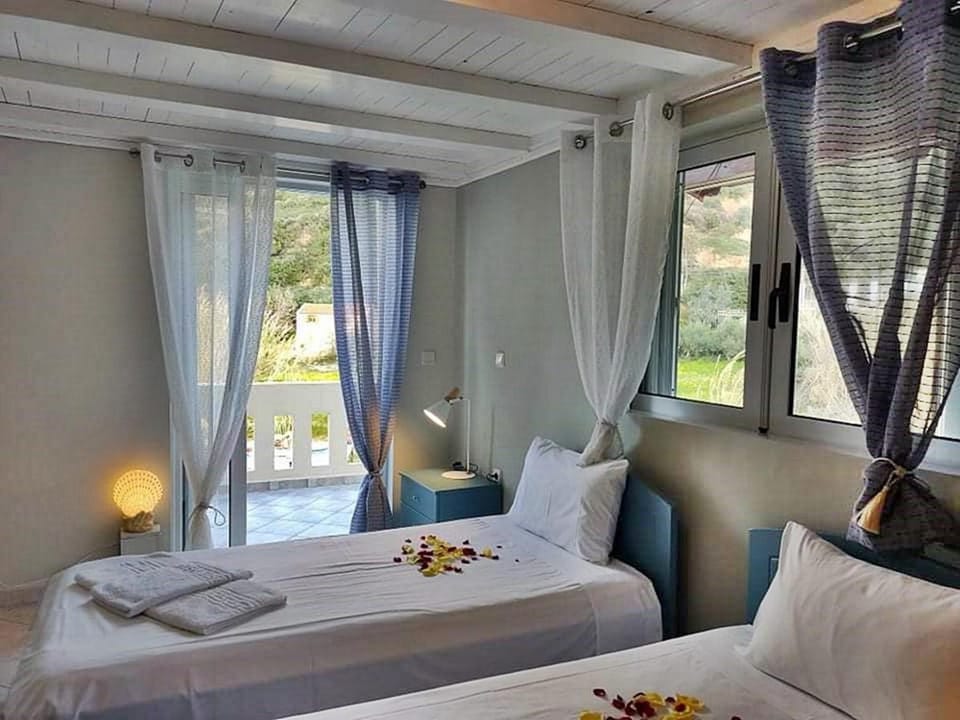 House just on the beach -included 2 canoe and 2 bicycles Vacation rental in Crete