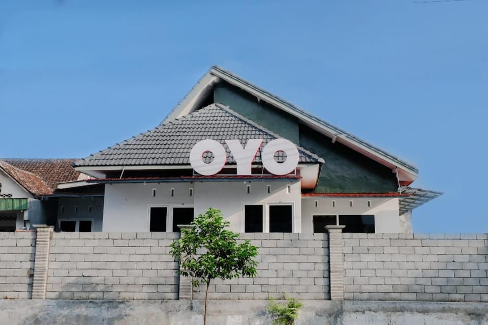 OYO 973 Turukene Hotel in Batu