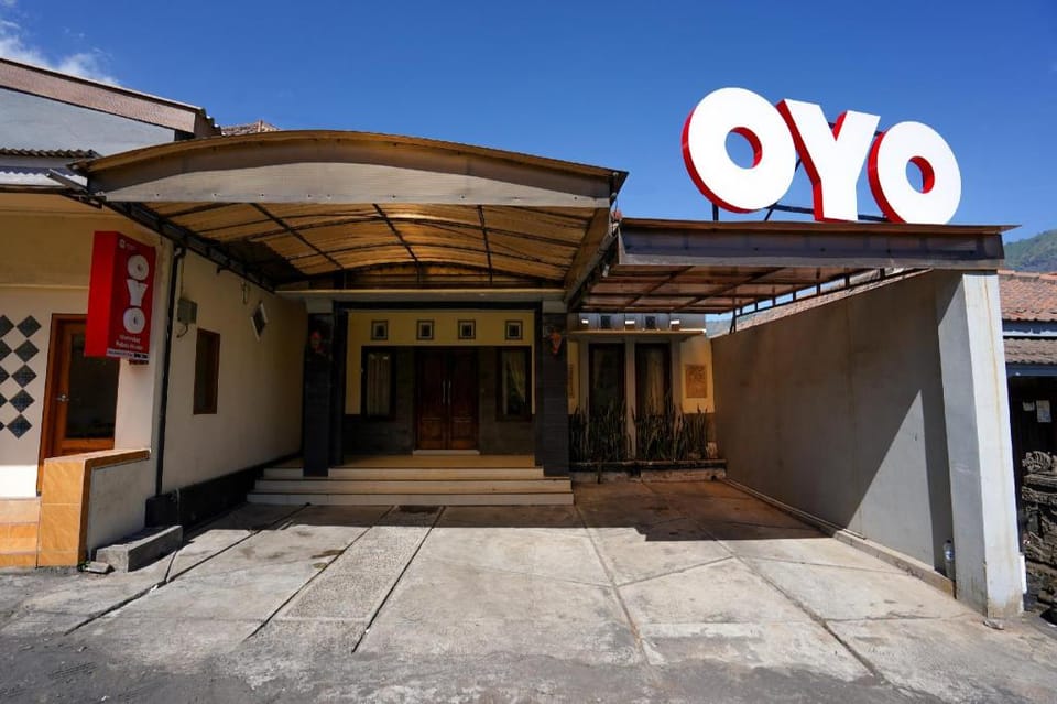 OYO 1087 Homestay Potato House Hotel in East Java
