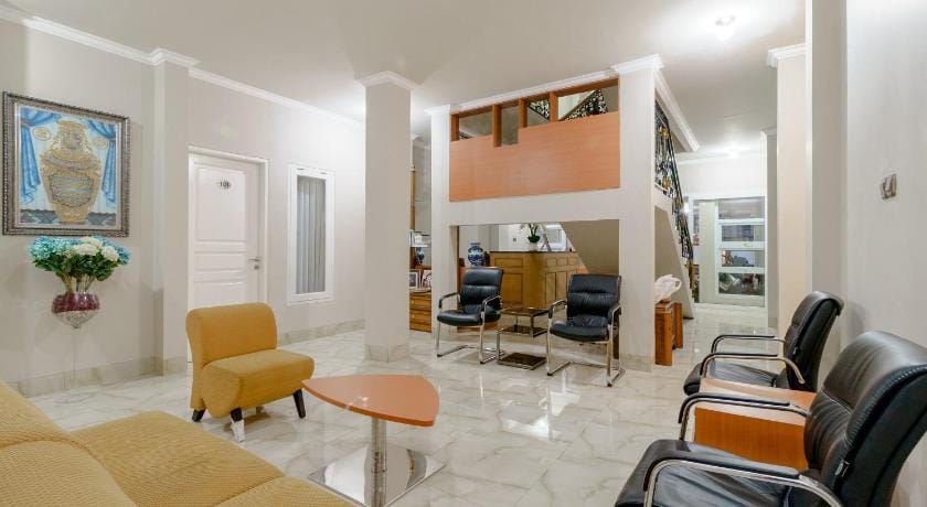 RedDoorz near Taman Makam Pahlawan Cikutra Bed and Breakfast in Bandung