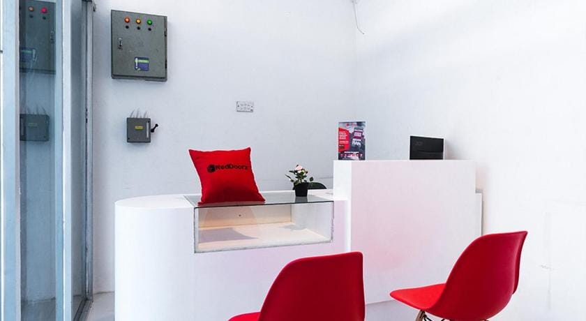 RedDoorz near Seasons City Mall Bed and Breakfast in Jakarta